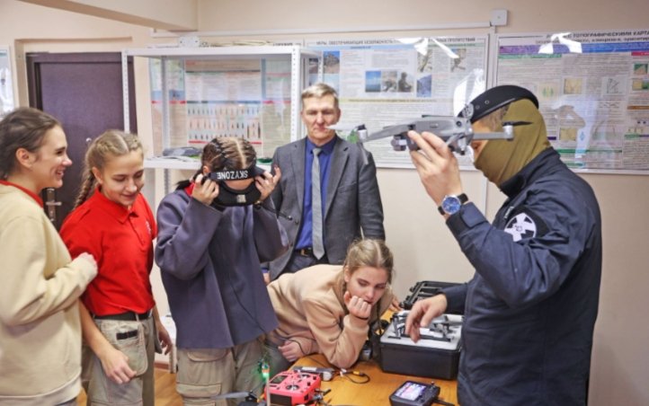 Юнармейцы из Черногорска побывали в гостях у спецподразделения Росгвардии